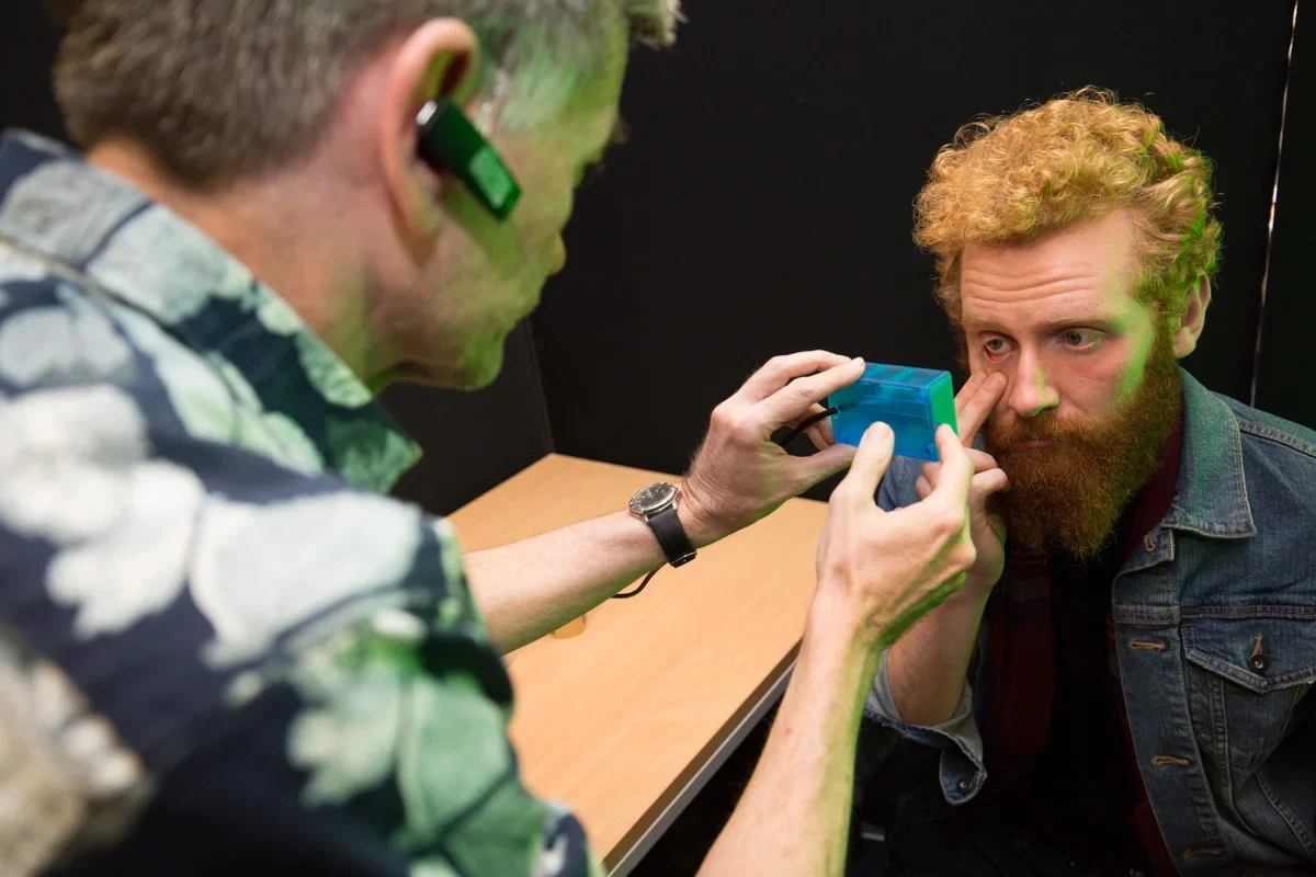 A uCare participant examining a performer.
